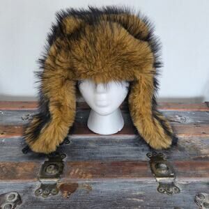 Realistic Faux Racoon Fur Trappers Hat Gorpcore Outdoors Clip Chin Strap EUC OS
